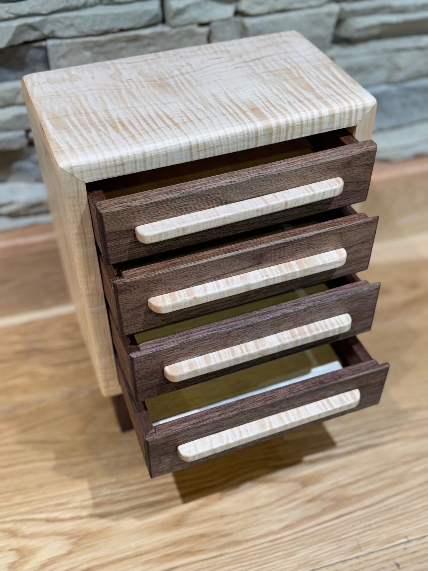 Keepsake/ Jewelry stand 1 of 1